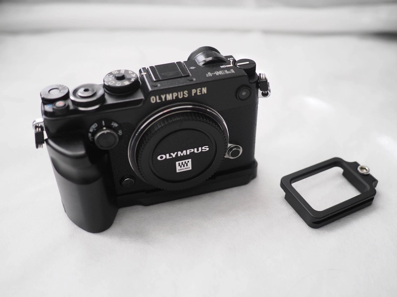 Olympus PEN-F 20.3MP Digital Camera - Black (Body Only) plus accessories thumbnail 8