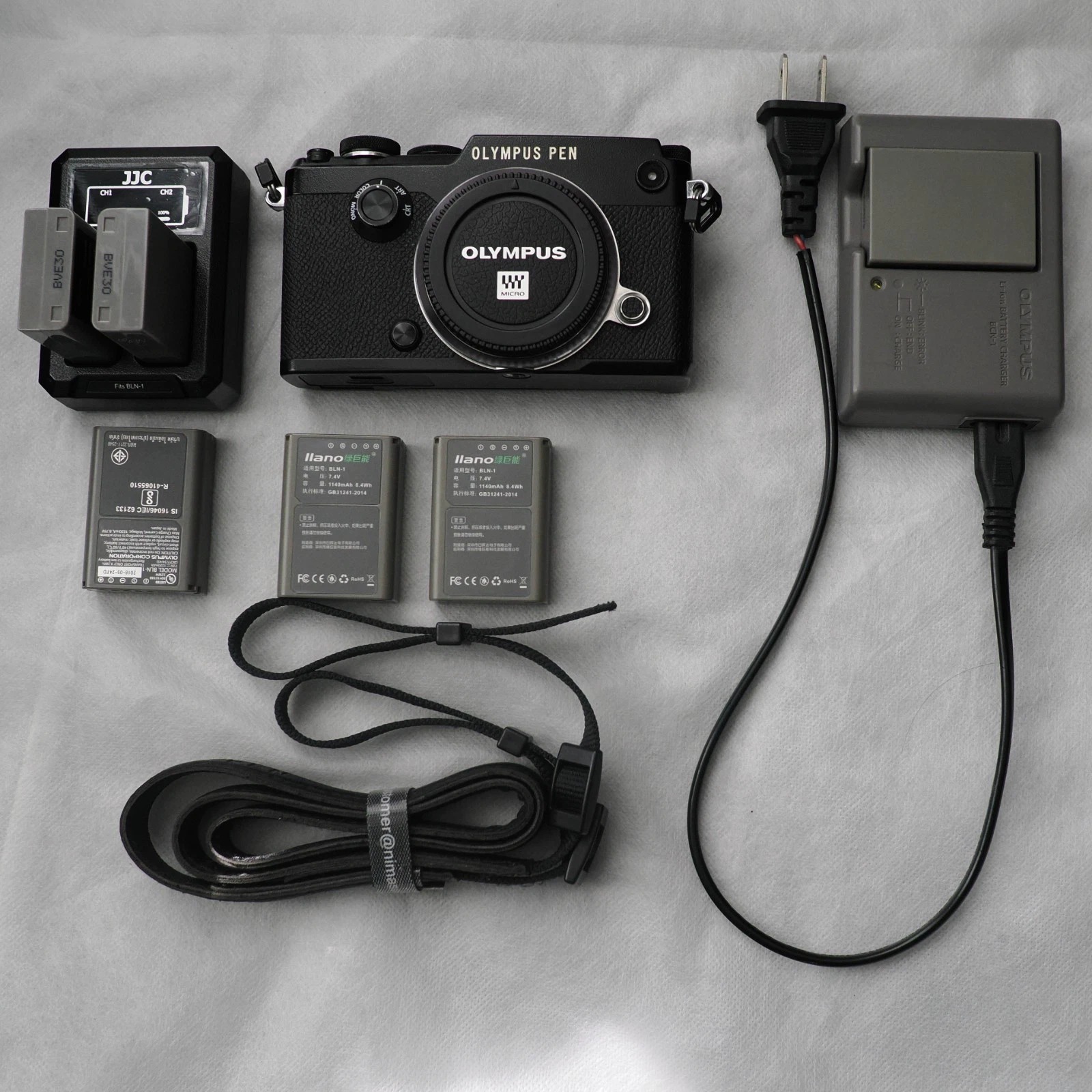 Olympus PEN-F 20.3MP Digital Camera - Black (Body Only) plus accessories thumbnail 9