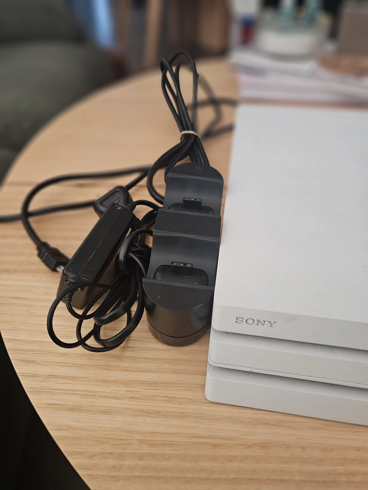 PS4 PRO 1TB White Console 2 Wireless Controllers, Charging Dock & 7 Games thumbnail 3