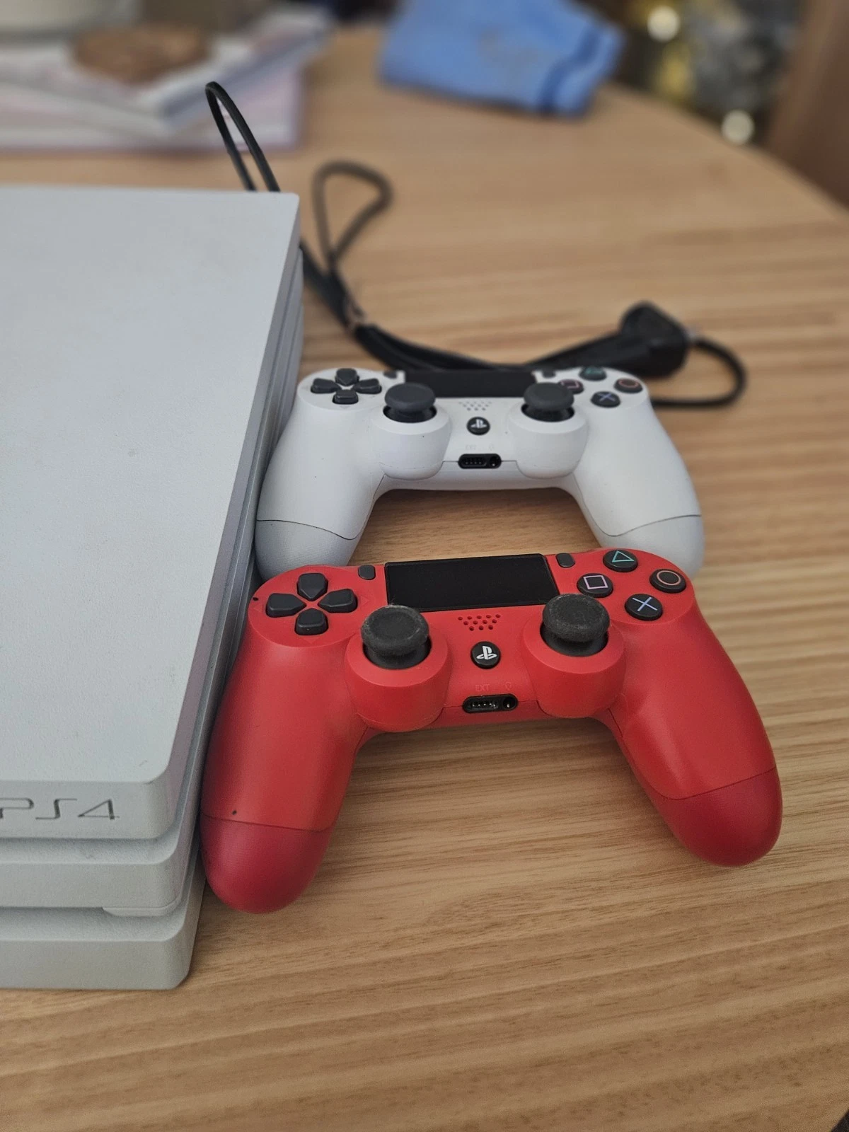 PS4 PRO 1TB White Console 2 Wireless Controllers, Charging Dock & 7 Games thumbnail 4