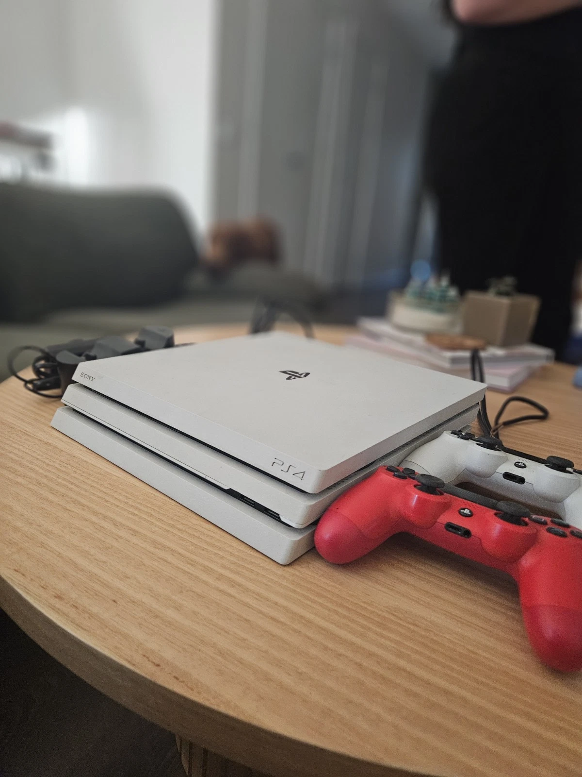 PS4 PRO 1TB White Console 2 Wireless Controllers, Charging Dock & 7 Games thumbnail 5