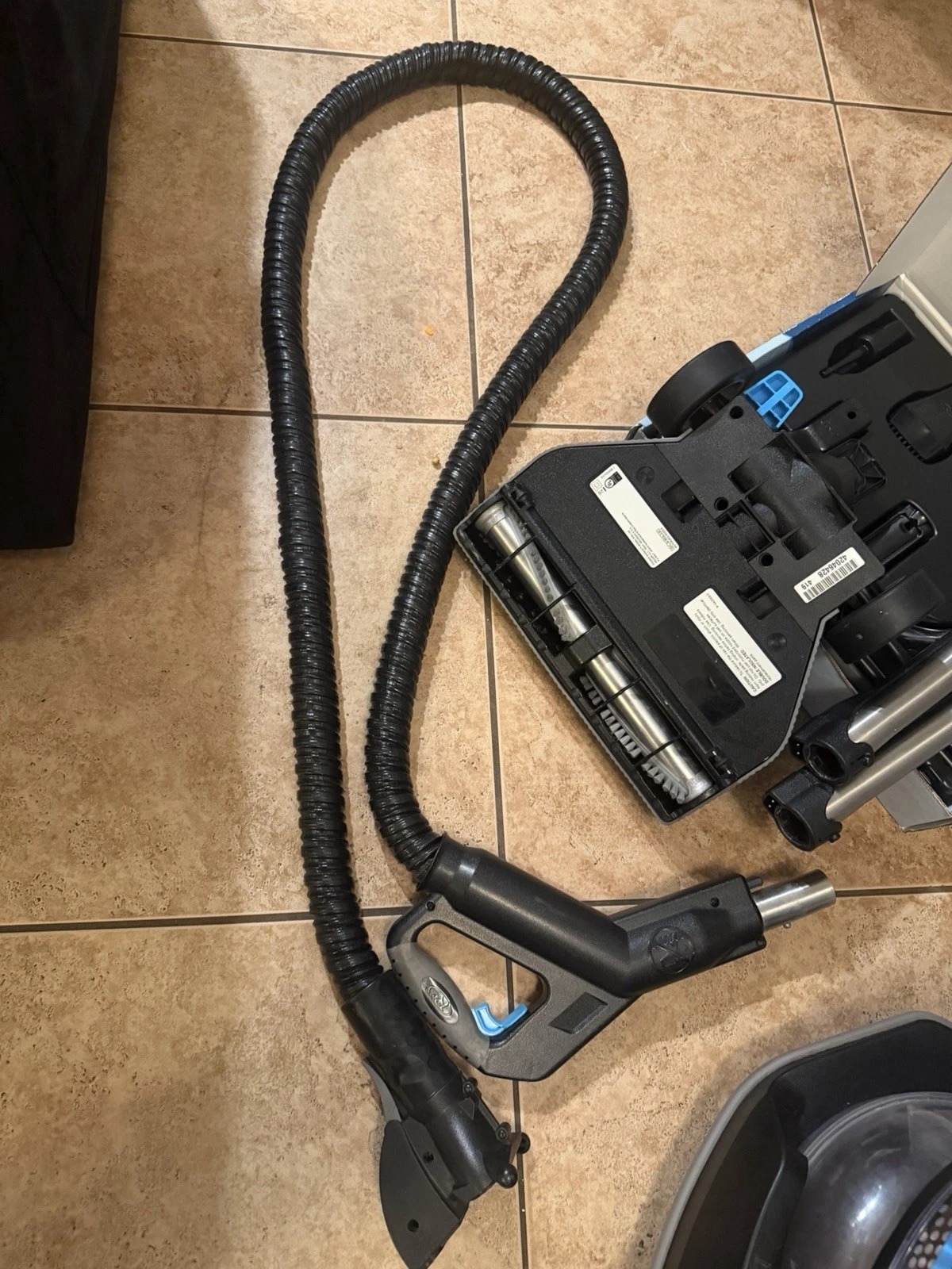 Rainbow SRX Vacuum w/attachments thumbnail 10