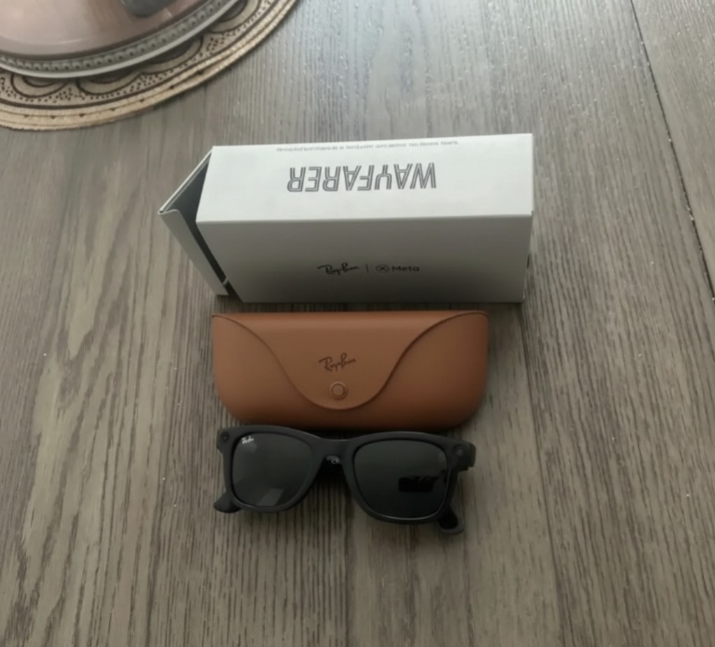 Ray-Ban | Meta Wayfarer Smart Glasses - Black - Like New thumbnail 1