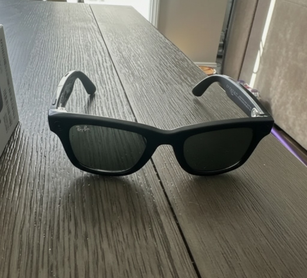 Ray-Ban | Meta Wayfarer Smart Glasses - Black - Like New thumbnail 3