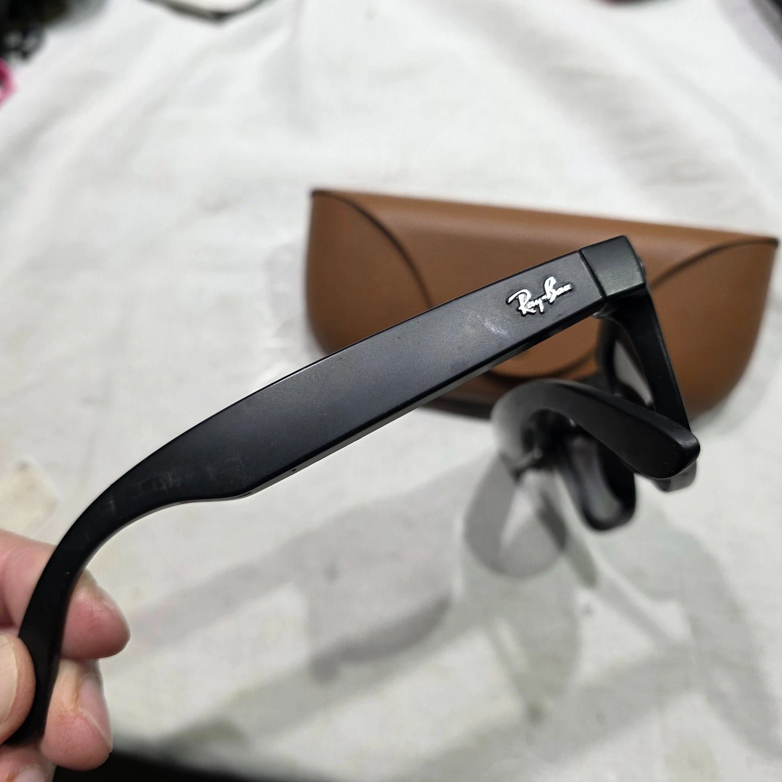 Ray-Ban Meta Wayfarer Smart Sunglasses - Matte Black Polarized - RW4006 - Fast S thumbnail 5