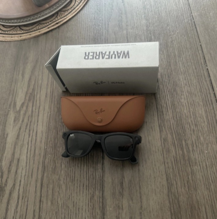 Ray-Ban Meta - Wayfarer (Standard) Smart Glasses - Shiny Black, Clear thumbnail 1