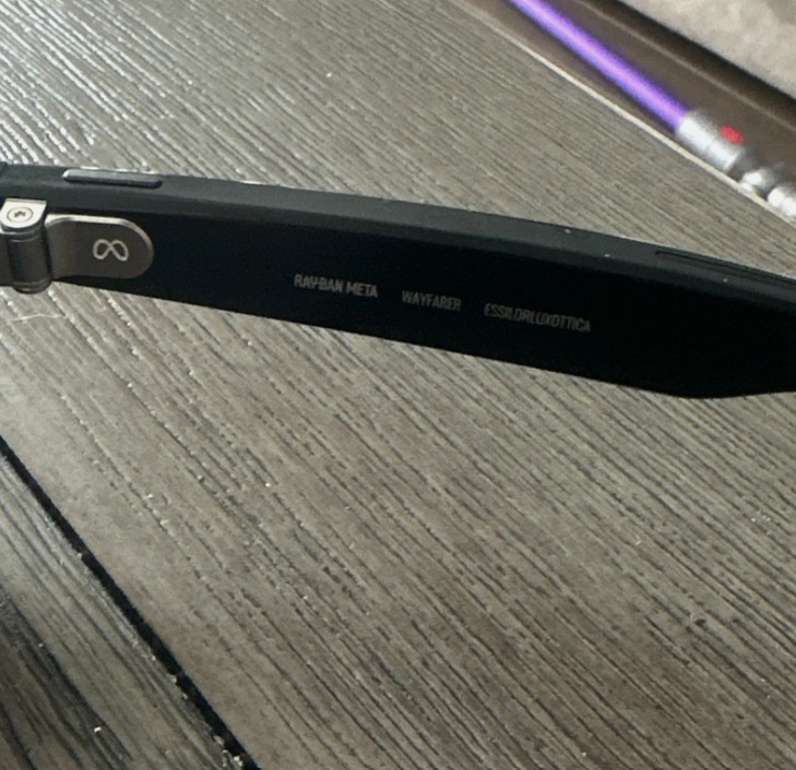 Ray-Ban Meta - Wayfarer (Standard) Smart Glasses - Shiny Black, Clear thumbnail 8