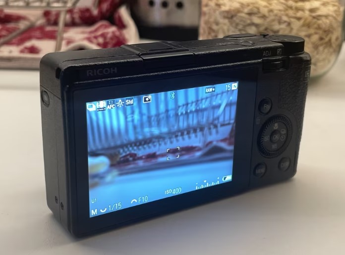 Ricoh GR IIIx Compact Camera - 2 Spare Batteries Included - Excellent Condition thumbnail 4