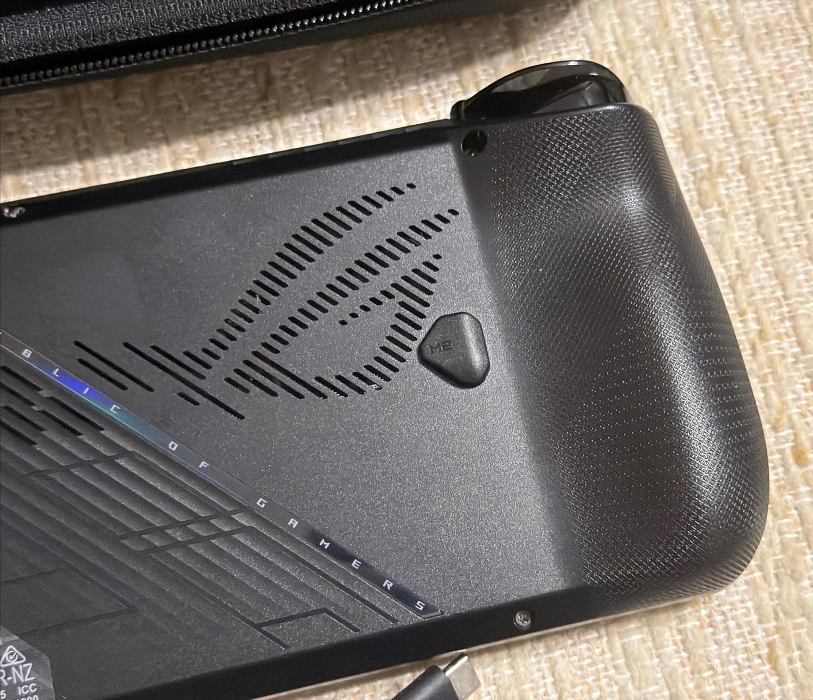 ROG Ally X (RC72LA-ALLYX.Z1X) - Windows 11 Ryzen Z1 24GB RAM 1TB SSD thumbnail 9