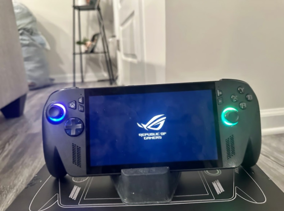 ROG Xbox Ally X – 1TB | 7” FHD 120Hz | Like New (Played Only 3 Times) thumbnail 4