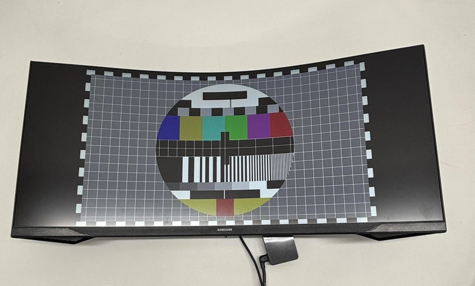 SAMSUNG 34' Odyssey G5 Ultra-Wide Gaming Monitor thumbnail 2