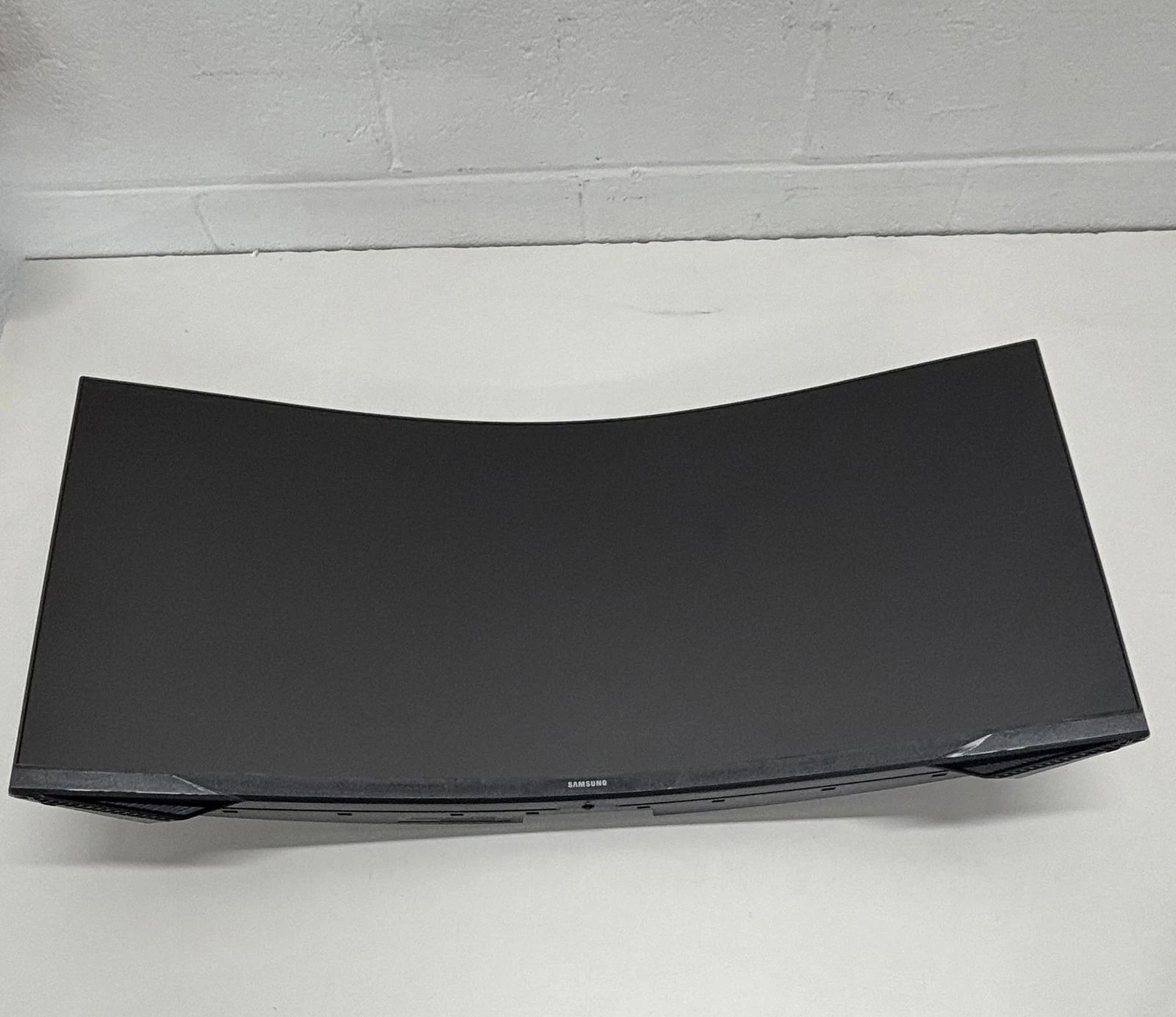 SAMSUNG 34' Odyssey G5 Ultra-Wide Gaming Monitor thumbnail 3