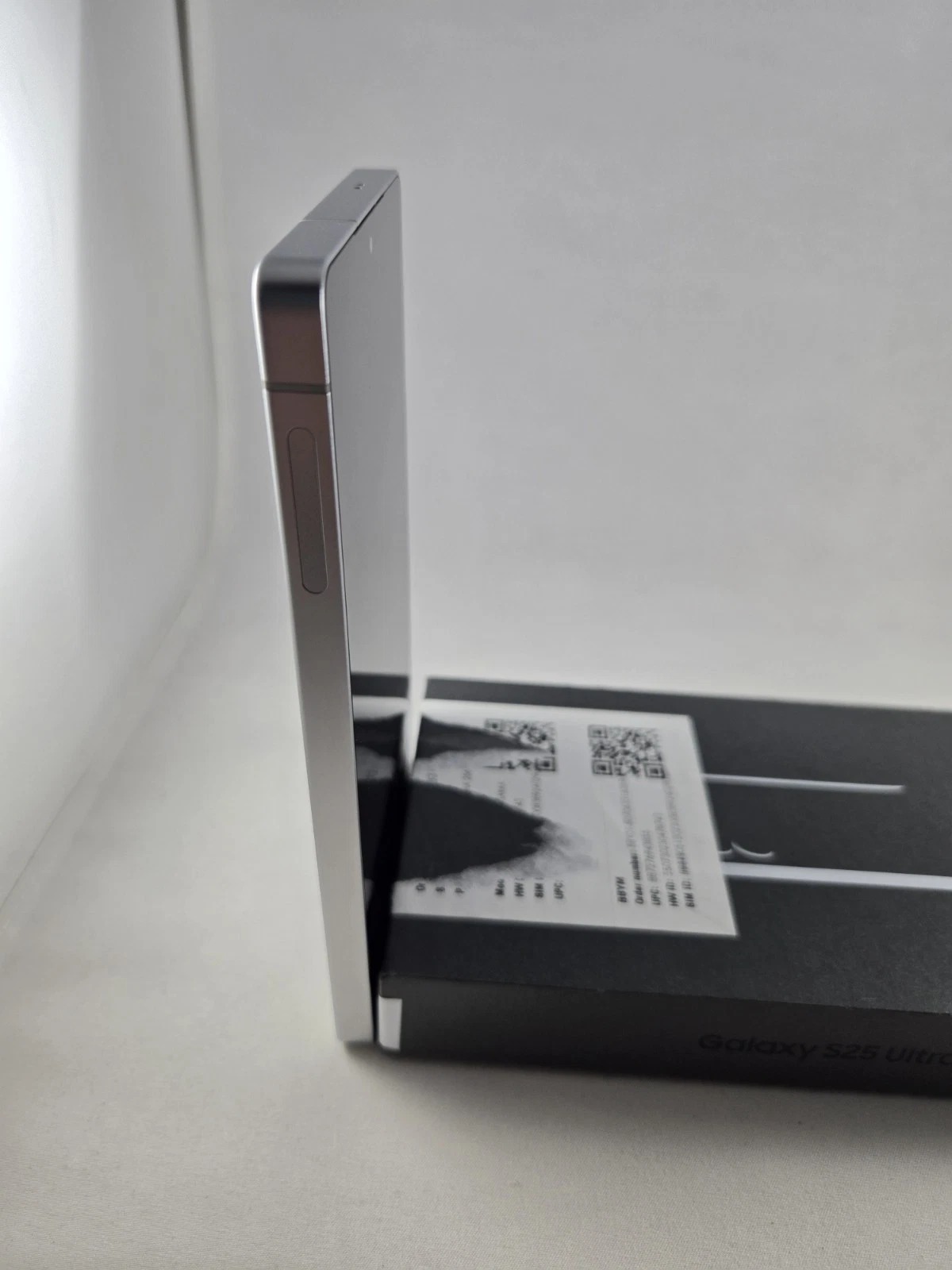 Samsung Galaxy S25 Ultra 256GB Silver white Unlocked thumbnail 6