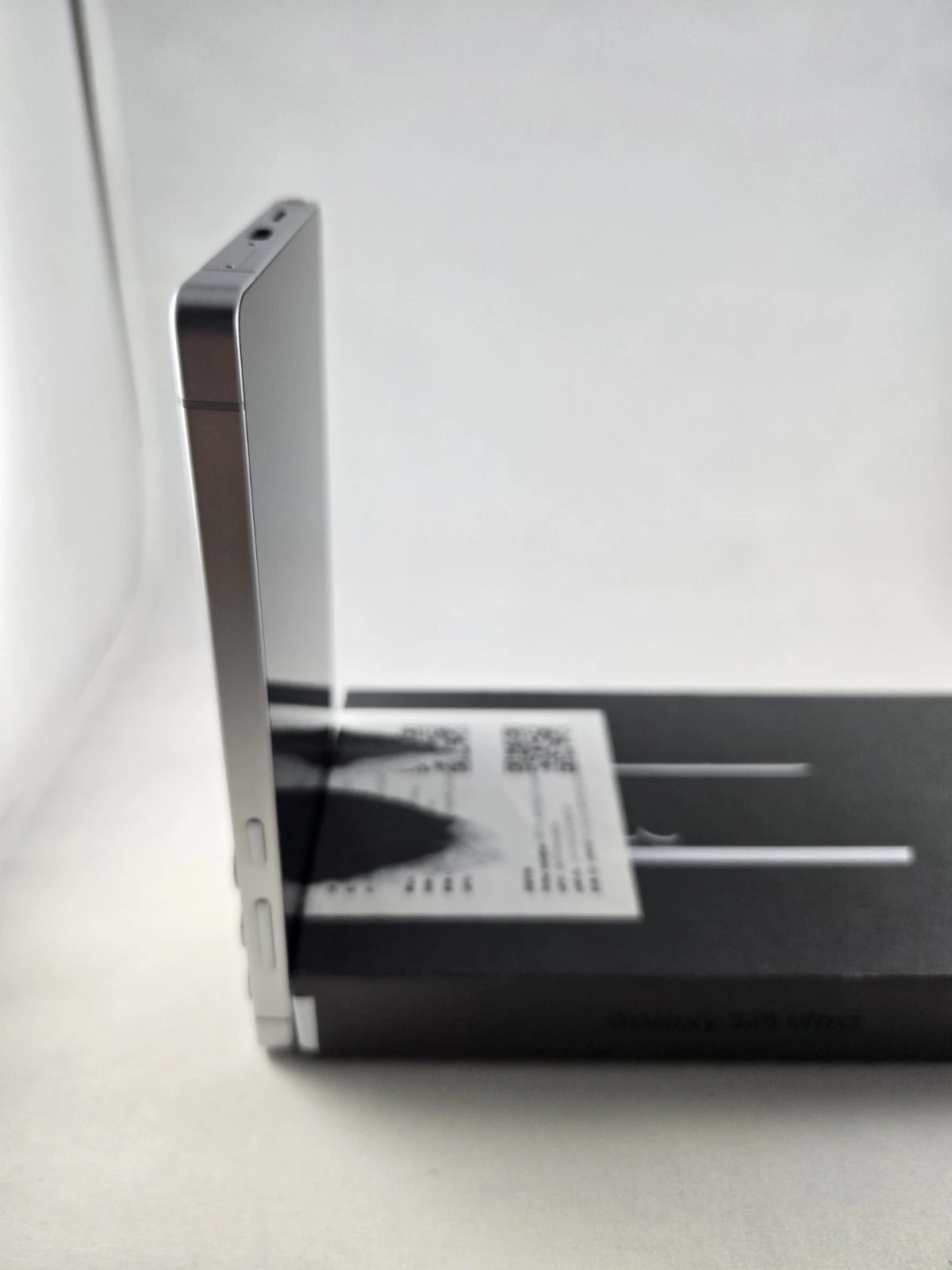 Samsung Galaxy S25 Ultra 256GB Silver white Unlocked thumbnail 8