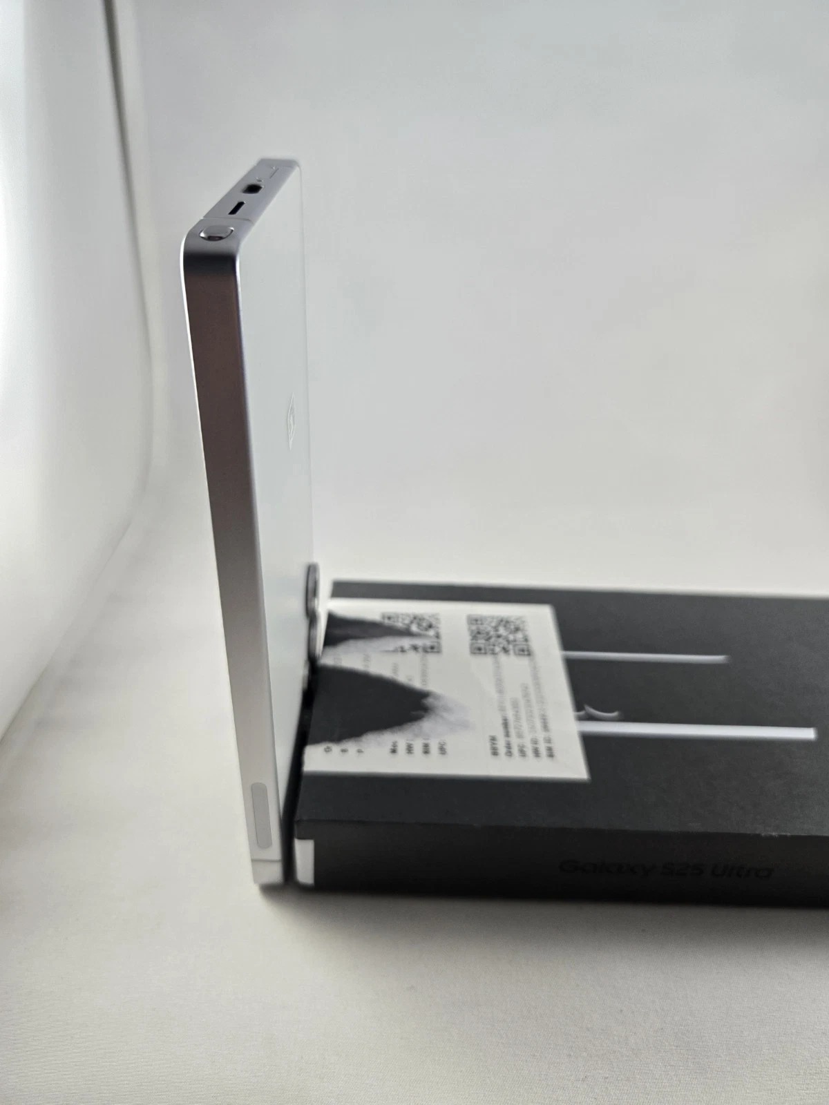 Samsung Galaxy S25 Ultra 256GB Silver white Unlocked thumbnail 9