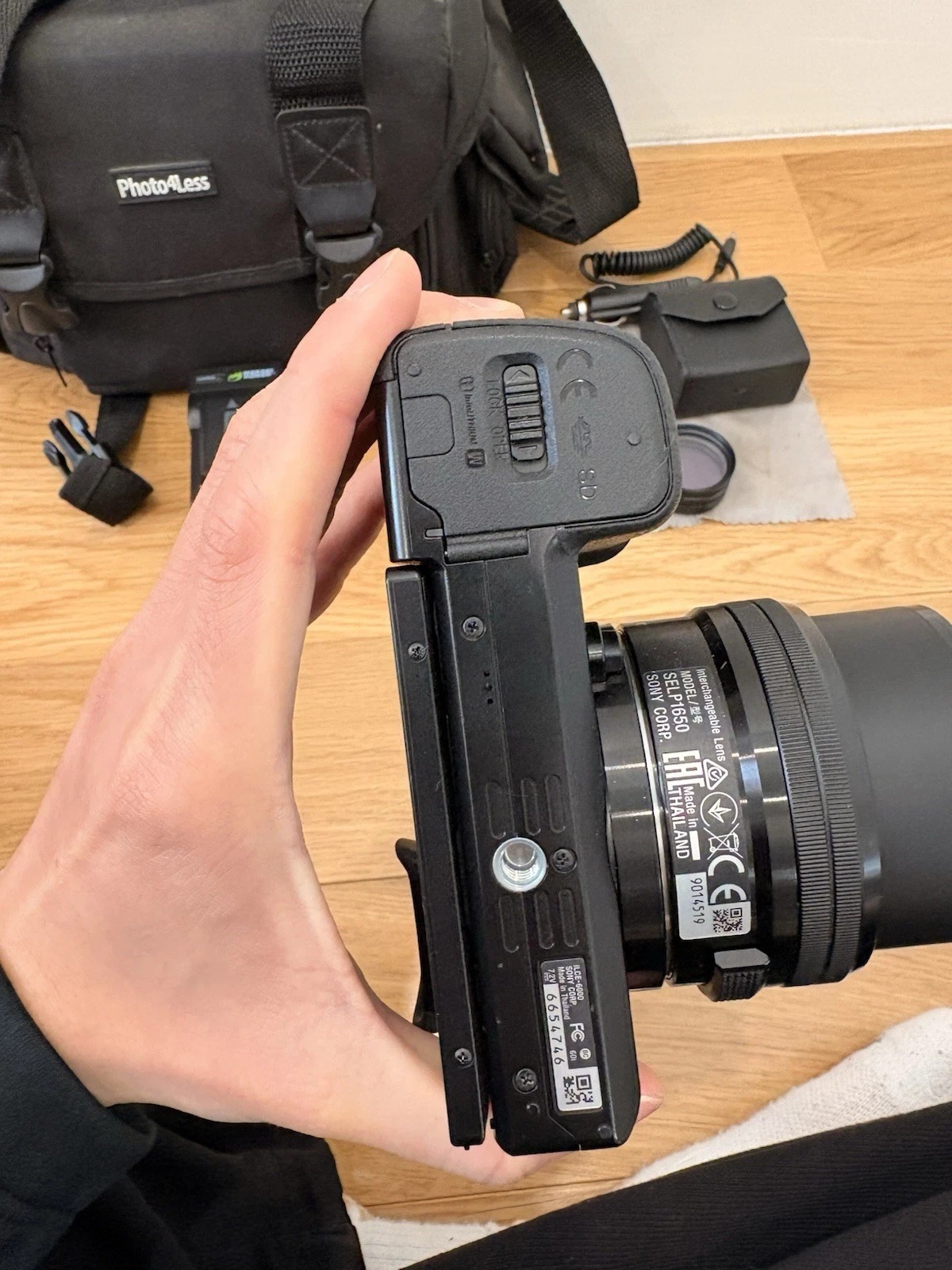 Sony A6000 24.3MP Camera w/Sony 16-50mm OSS Zoom Lens+Case+Filters And More thumbnail 4