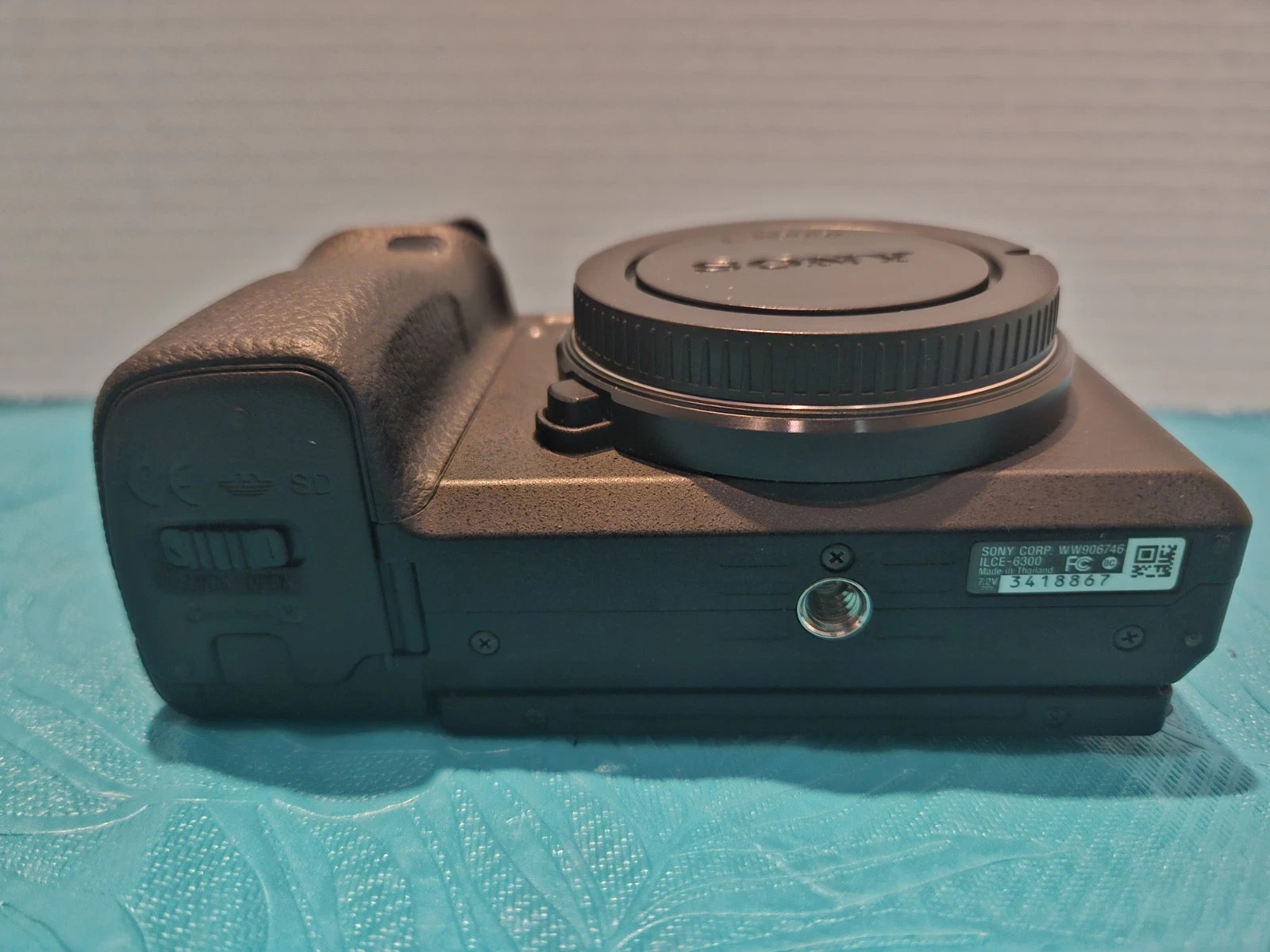 Sony a6300 ILCE-6300 Digital Camera Black body only 2278 click W/ Box Near Mint thumbnail 12