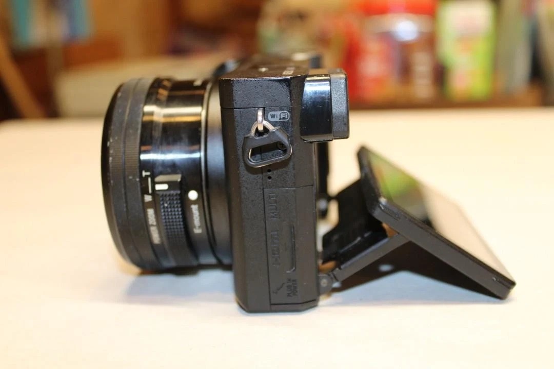 Sony Alpha a6300 Mirrorless Digital Camera w/ E PZ 16-50mm Zoom Lens 4 Batteries thumbnail 17