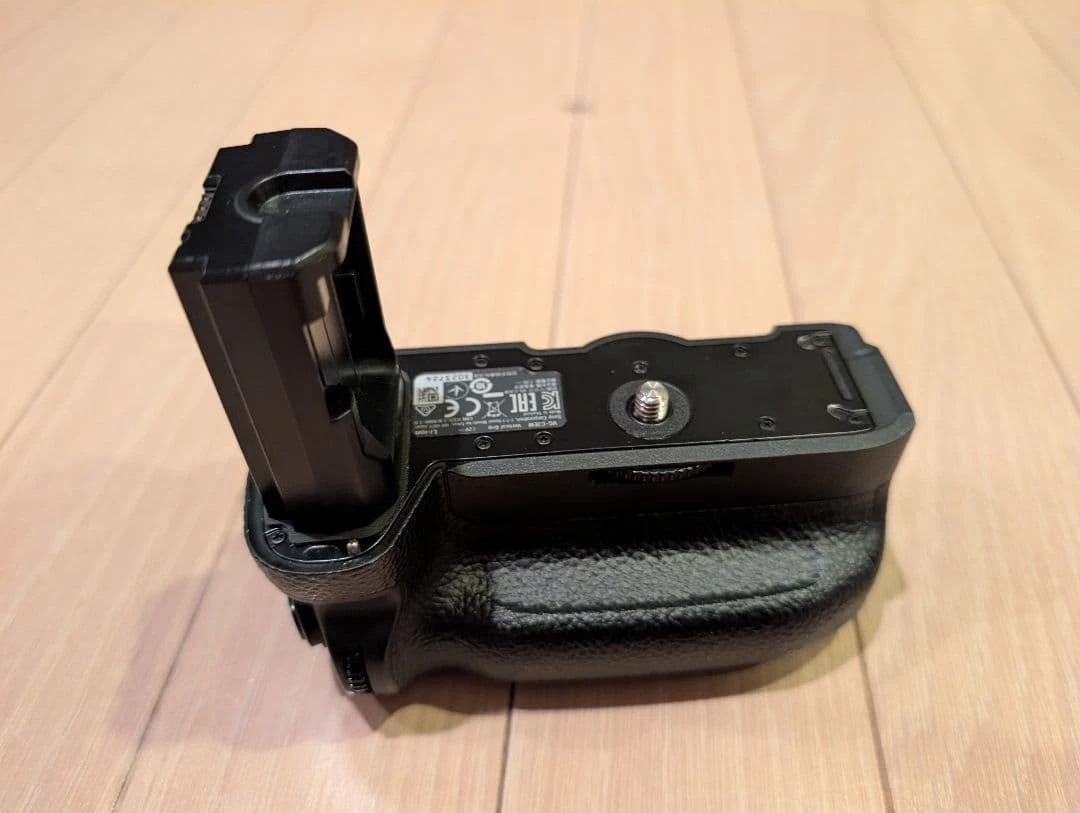 Sony Alpha a7 III Full Frame Camera w/ Tamron 28-200mm + 3 Batteries thumbnail 11