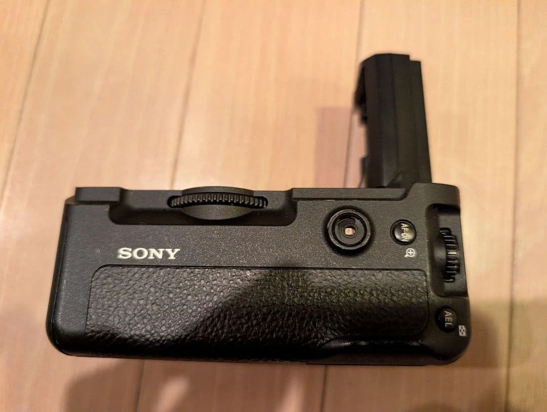 Sony Alpha a7 III Full Frame Camera w/ Tamron 28-200mm + 3 Batteries thumbnail 12