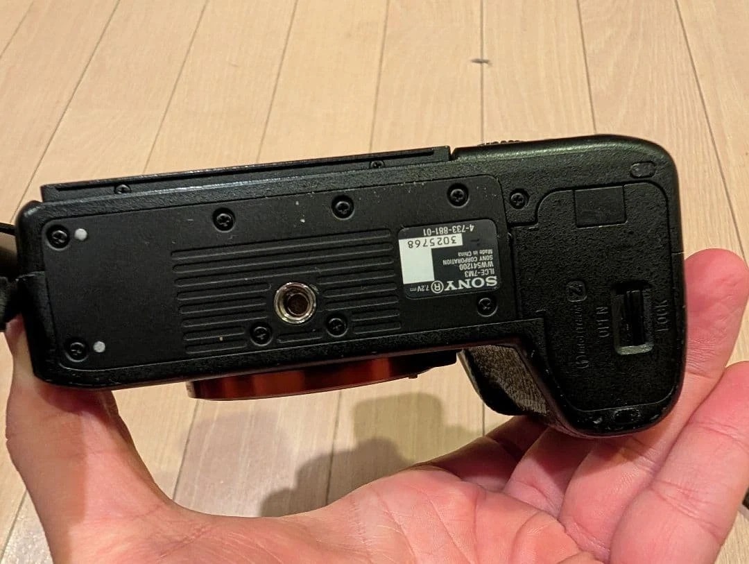 Sony Alpha a7 III Full Frame Camera w/ Tamron 28-200mm + 3 Batteries thumbnail 8