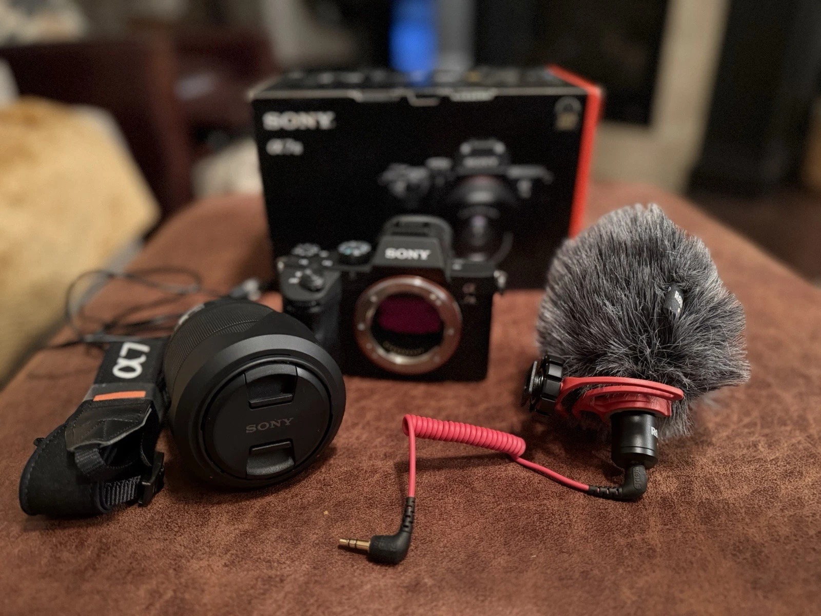 Sony Alpha A7 III Mirrorless Camera /w Rhode On Camera Microphone thumbnail 2