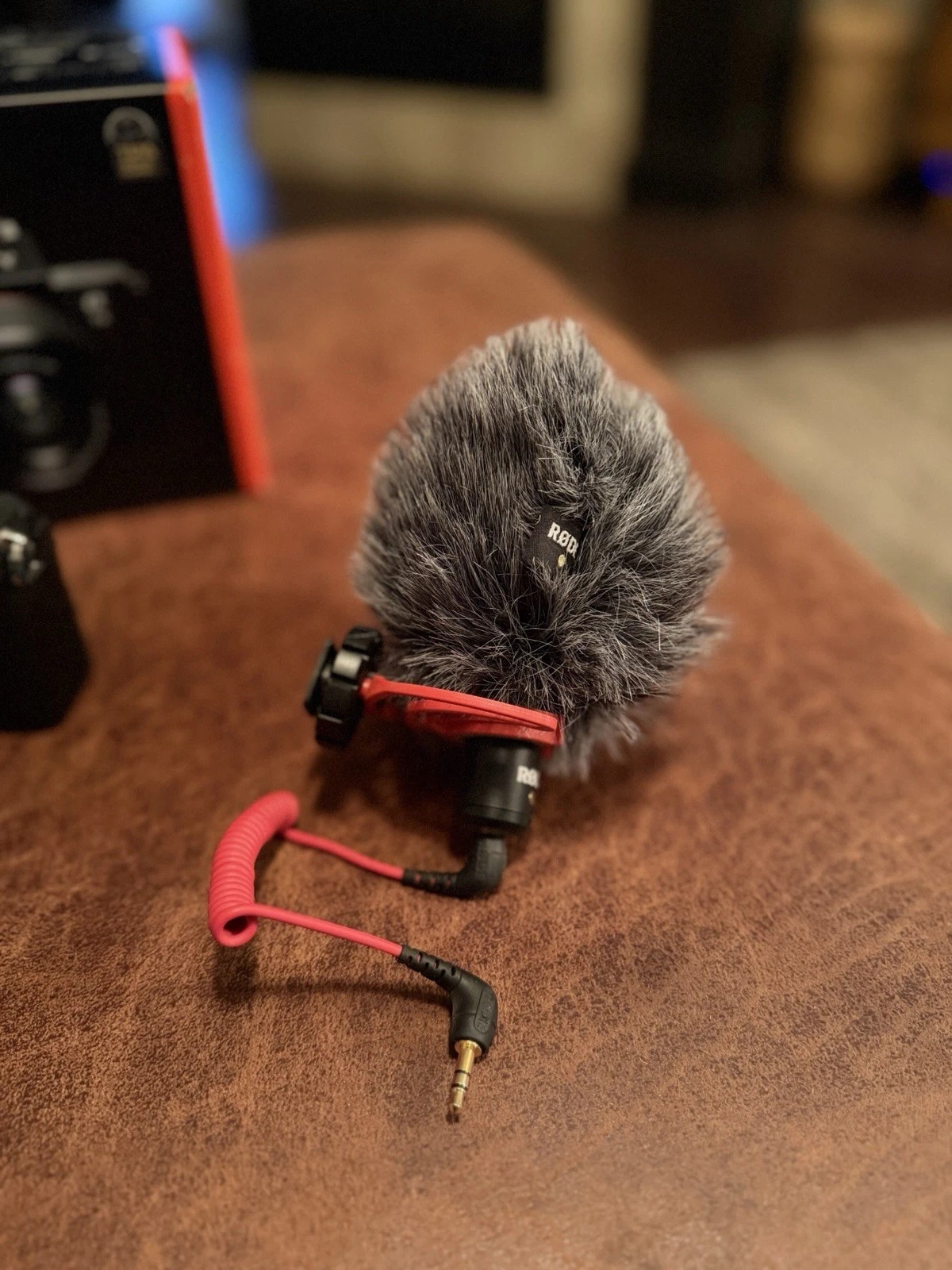 Sony Alpha A7 III Mirrorless Camera /w Rhode On Camera Microphone thumbnail 9