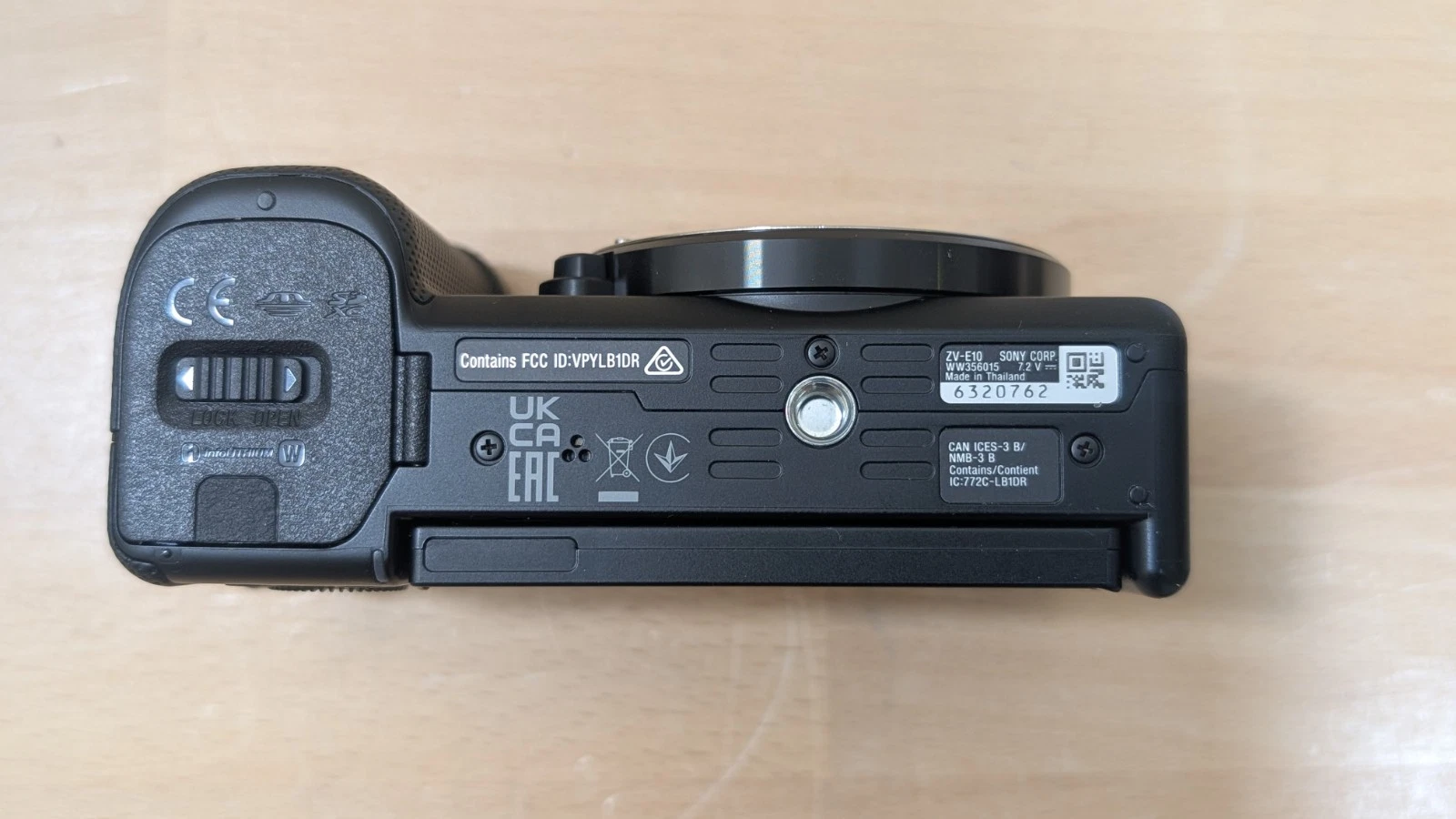 Sony Alpha ZV-E10 ZVE10 Black (ILCZVE10/B) Camera thumbnail 8