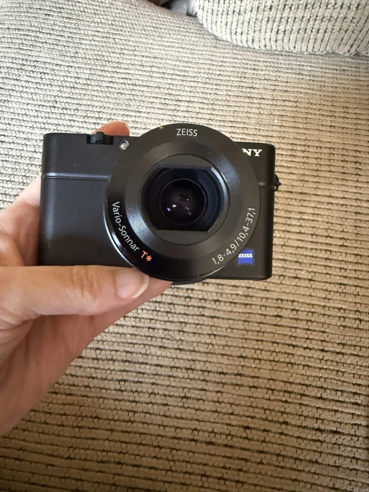 Sony Cyber-Shot DSC-RX100 – 20.2MP Compact Camera | With Worn Case | Pre-Owned thumbnail 1