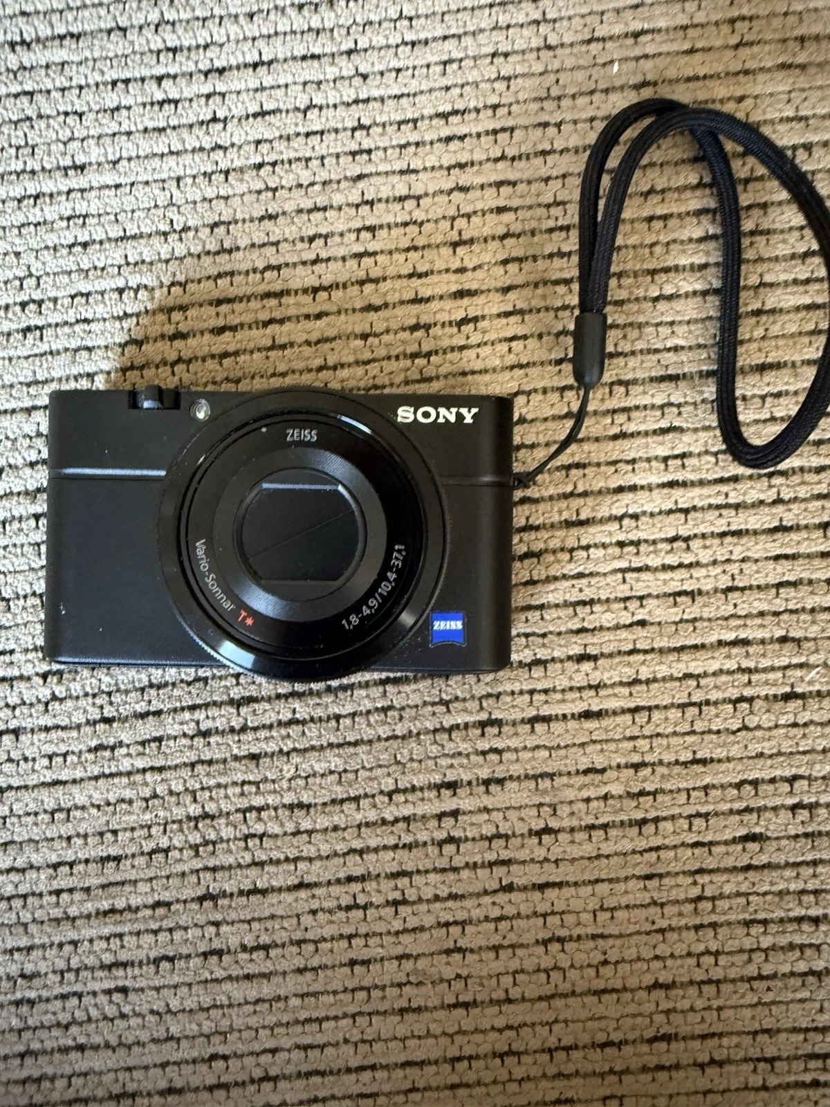 Sony Cyber-Shot DSC-RX100 – 20.2MP Compact Camera | With Worn Case | Pre-Owned thumbnail 2
