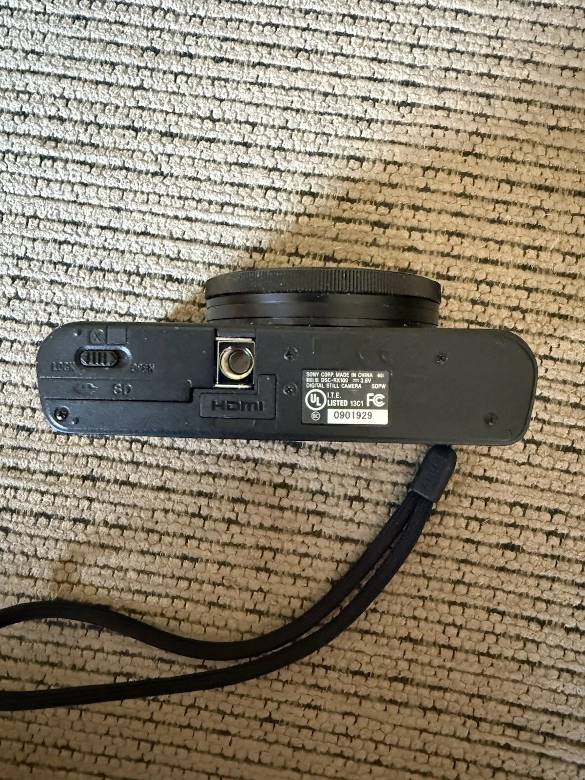 Sony Cyber-Shot DSC-RX100 – 20.2MP Compact Camera | With Worn Case | Pre-Owned thumbnail 9