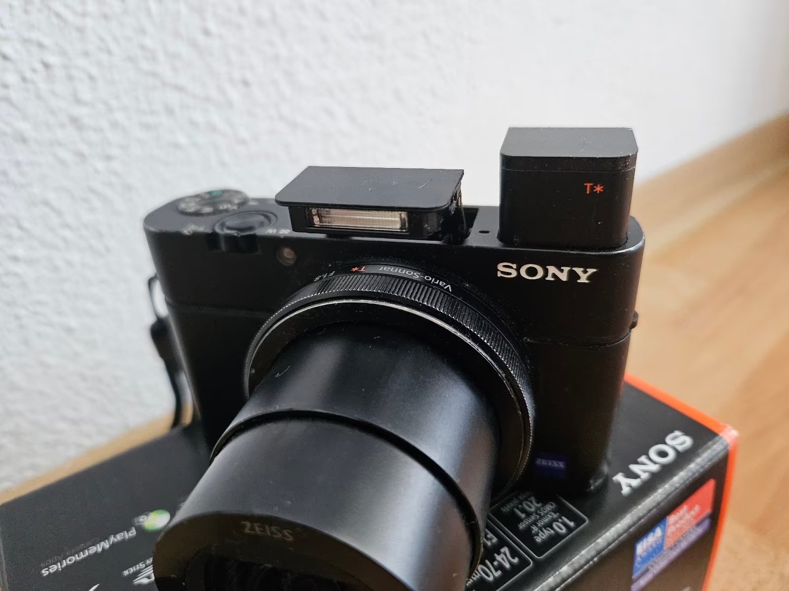 Sony Cyber-shot DSC-RX100 III (20.2 MP) Digital Camera, Brand New in Box thumbnail 4