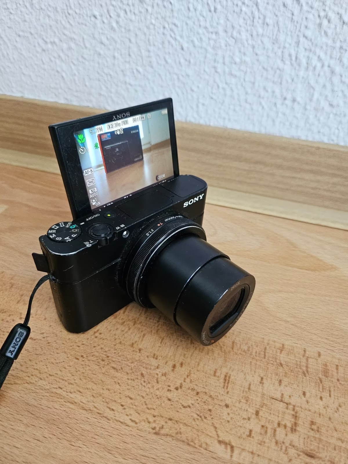 Sony Cyber-shot DSC-RX100 III (20.2 MP) Digital Camera, Brand New in Box thumbnail 9