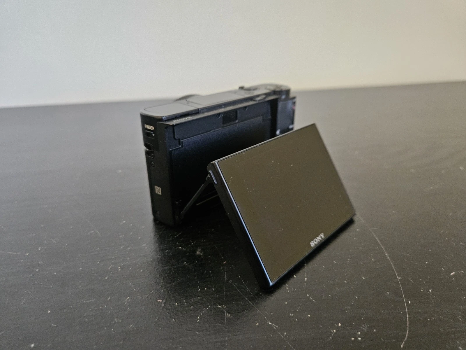 Sony Cyber-shot DSC-RX100 VI M6 Digital Camera UHD 4K30 24-200mm Zoom EXCELLENT thumbnail 9