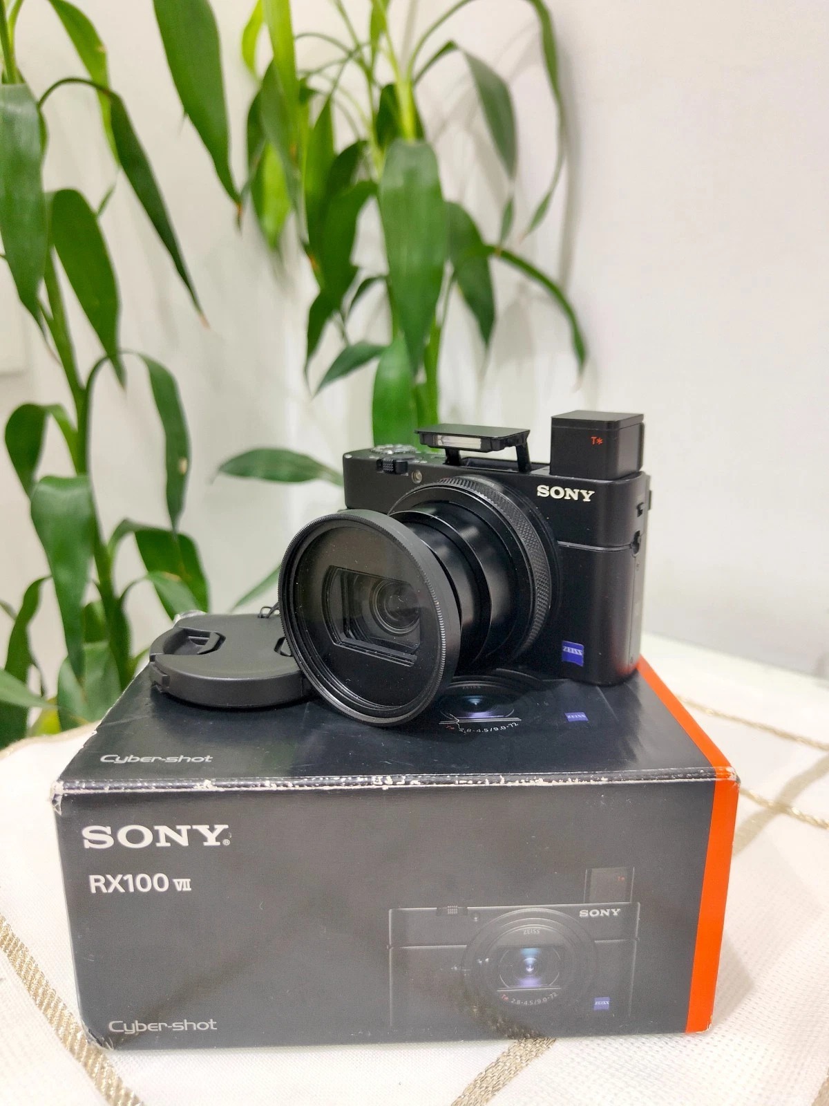 Sony RX100 VII Compact Digital Camera + GP-VPT2BT Wireless Grip | Excellent Cond thumbnail 1