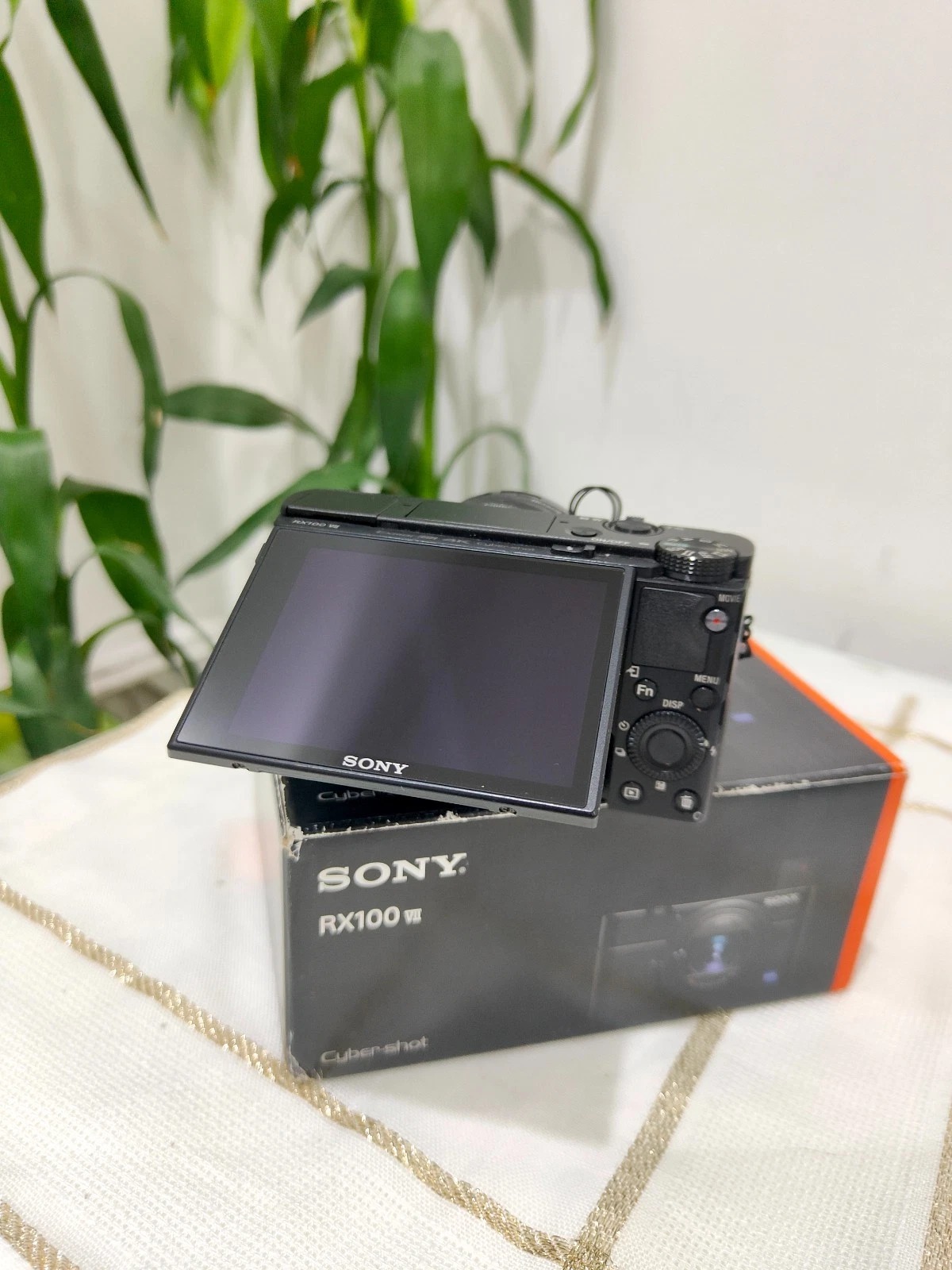 Sony RX100 VII Compact Digital Camera + GP-VPT2BT Wireless Grip | Excellent Cond thumbnail 10