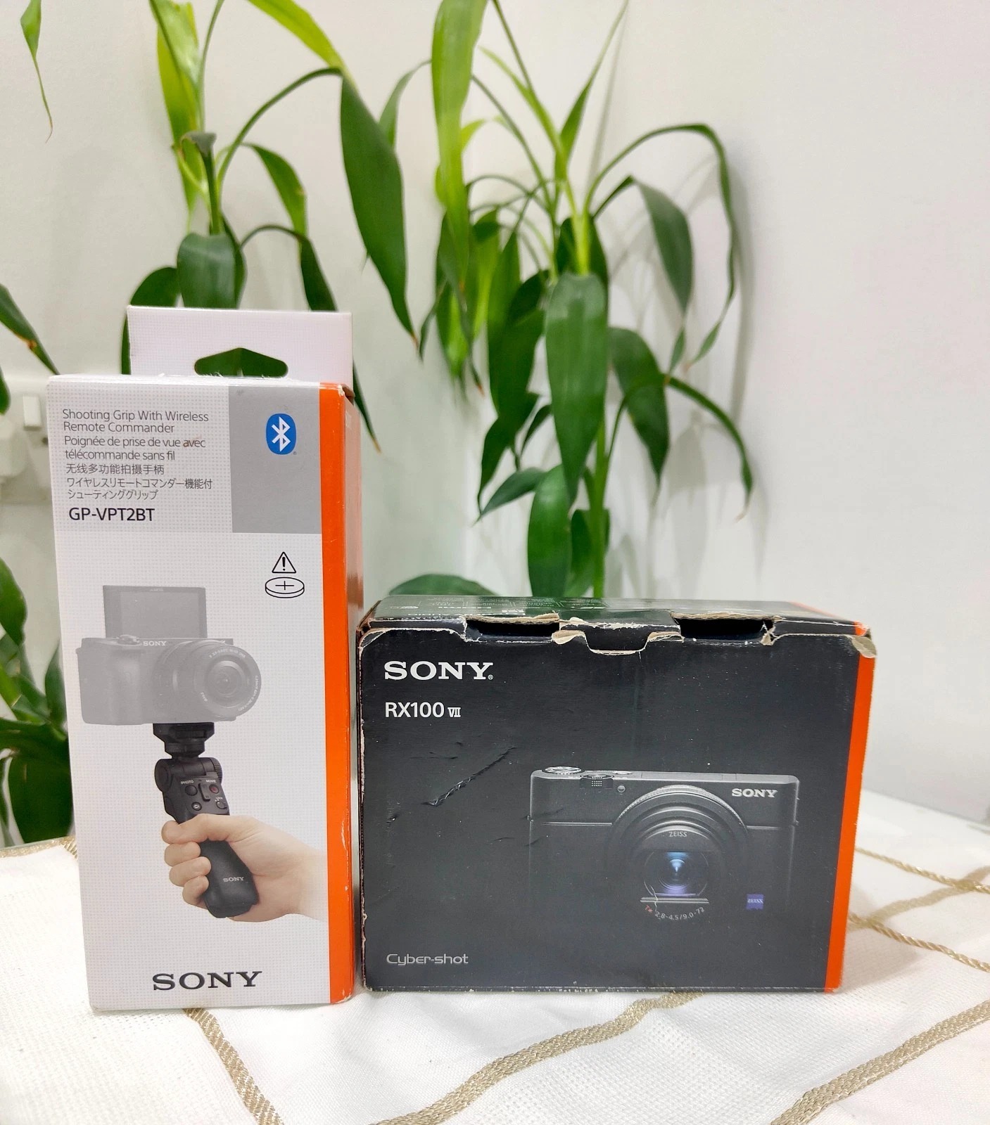 Sony RX100 VII Compact Digital Camera + GP-VPT2BT Wireless Grip | Excellent Cond thumbnail 13