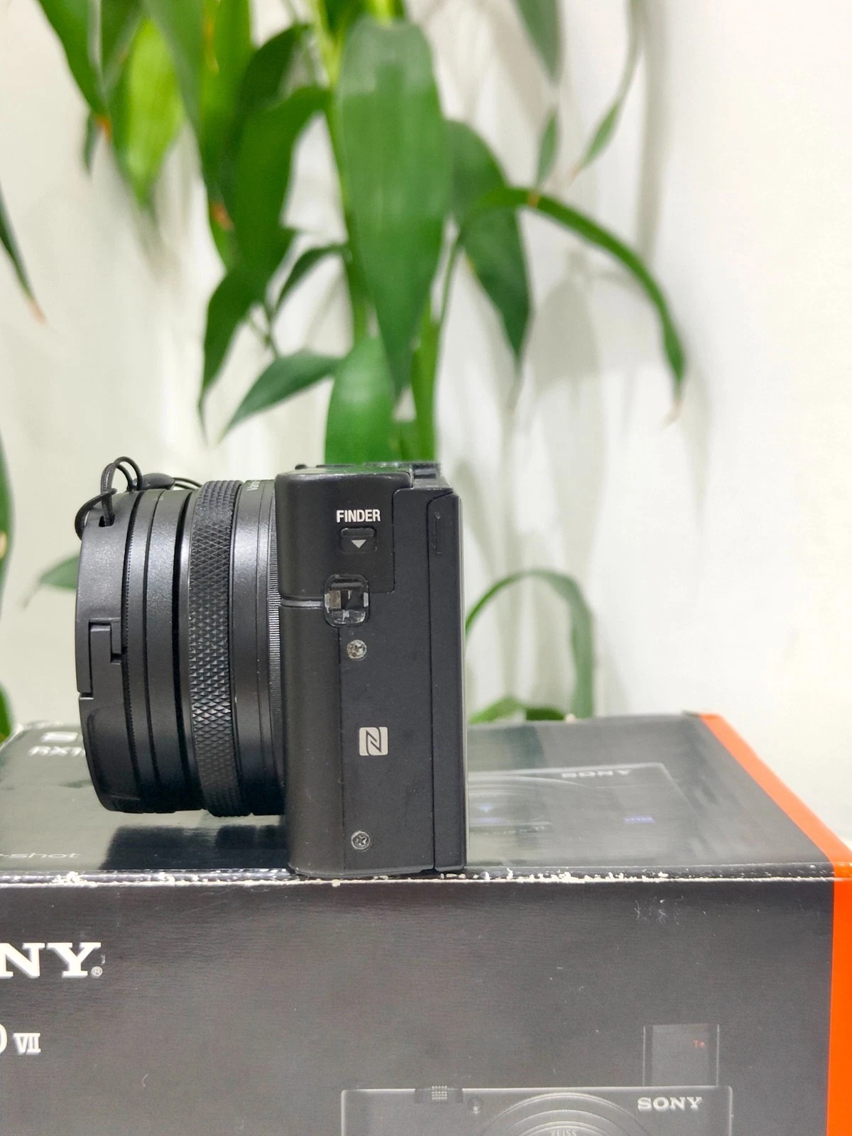 Sony RX100 VII Compact Digital Camera + GP-VPT2BT Wireless Grip | Excellent Cond thumbnail 5