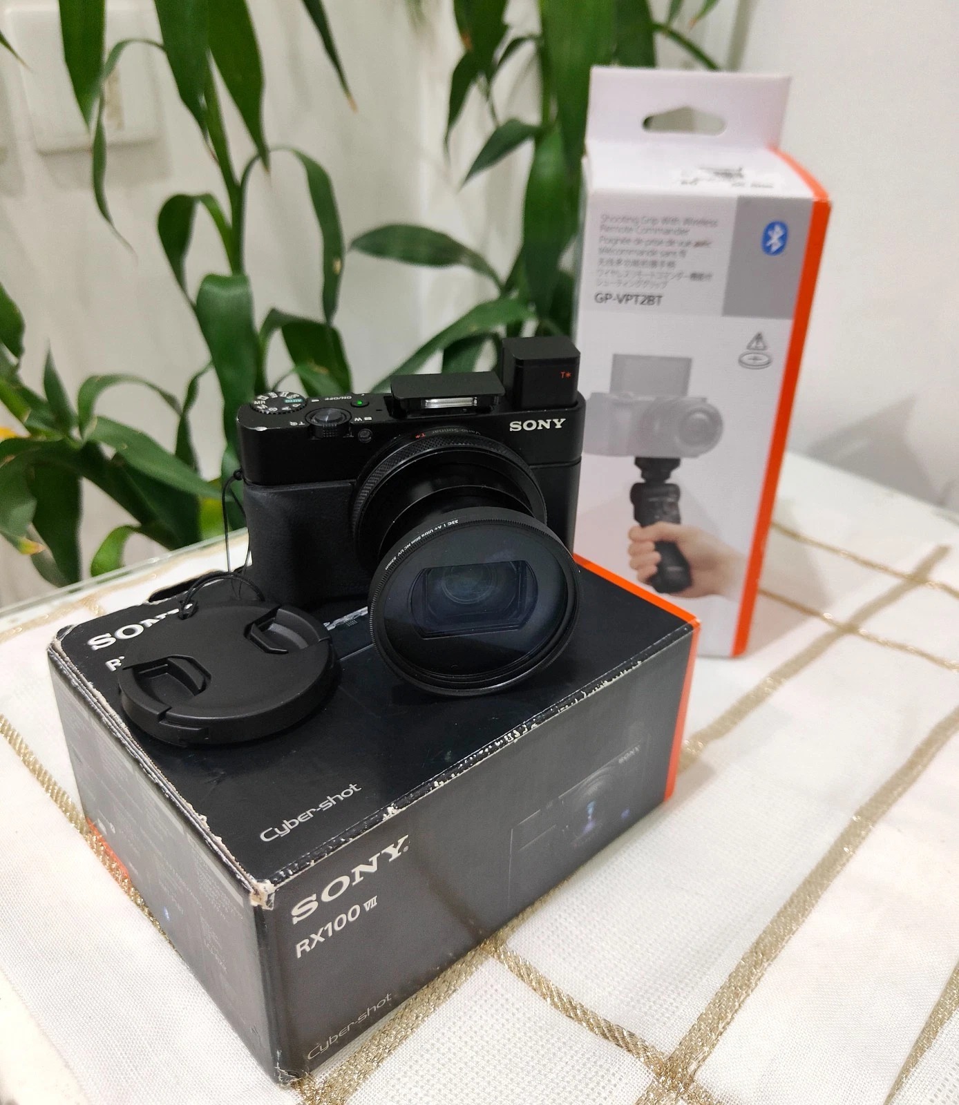 Sony RX100 VII Compact Digital Camera + GP-VPT2BT Wireless Grip | Excellent Cond thumbnail 6