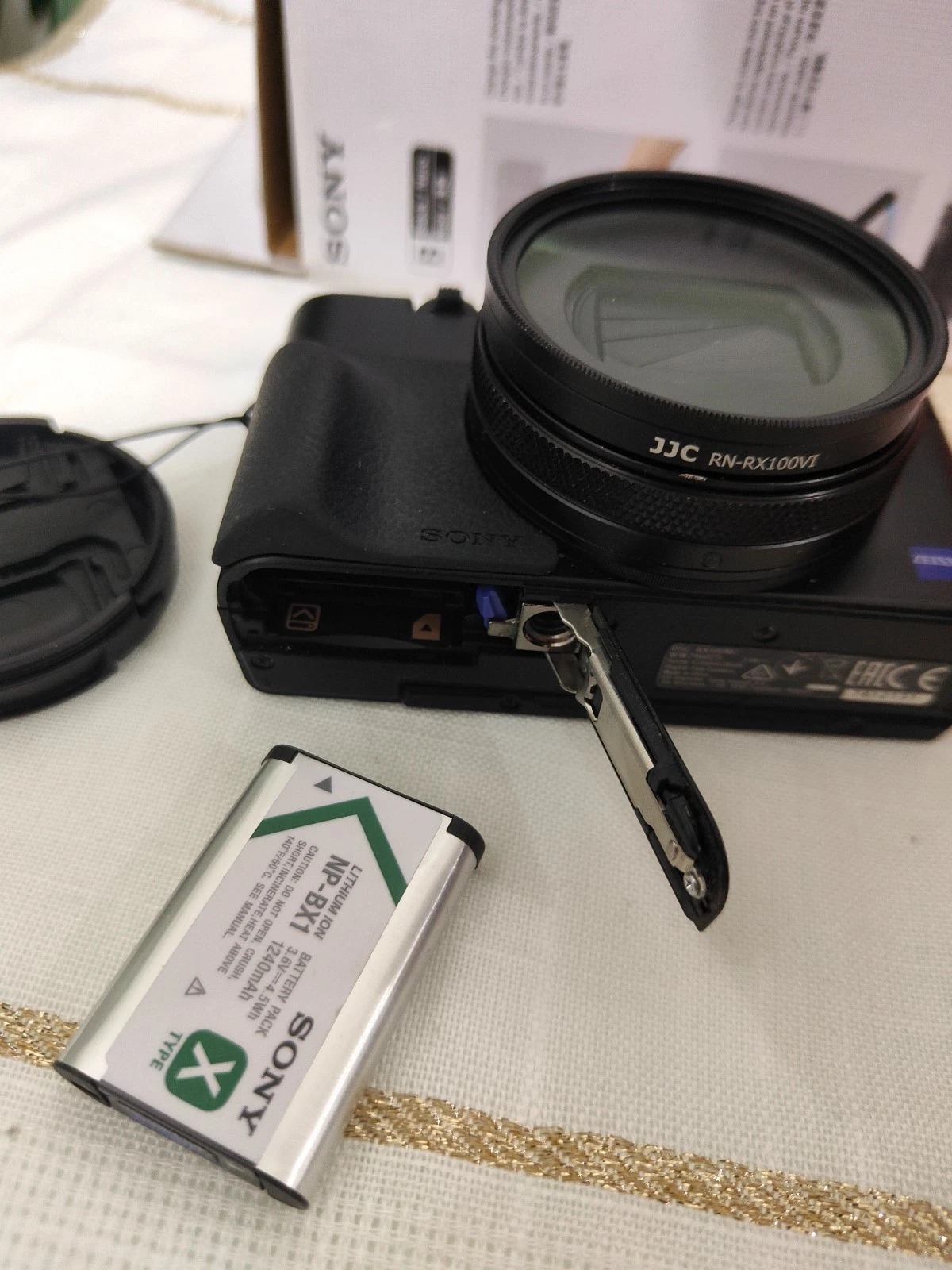 Sony RX100 VII Compact Digital Camera + GP-VPT2BT Wireless Grip | Excellent Cond thumbnail 8