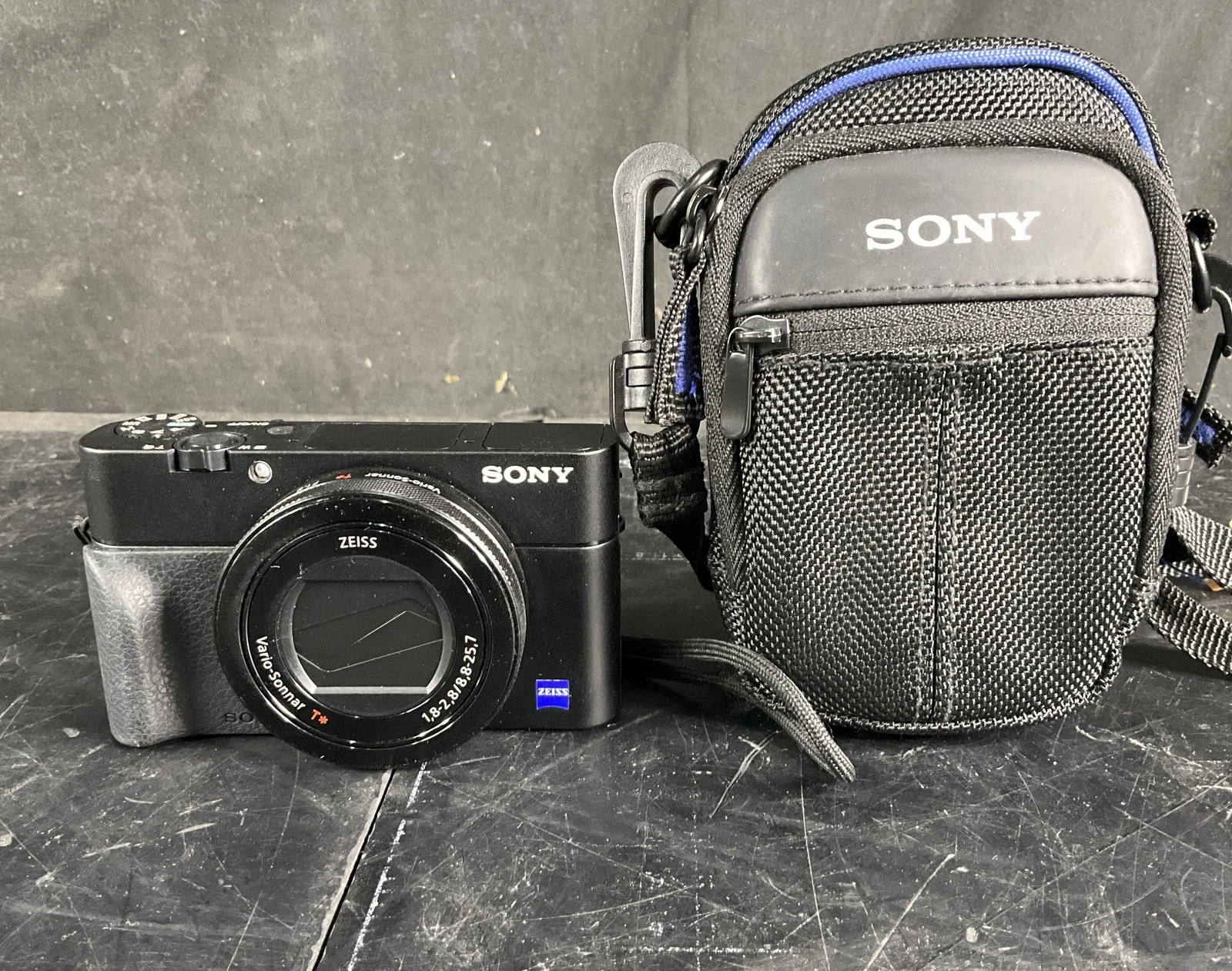 Sony Cyber-Shot RX100 VA – 20.1MP | 2.9x Optical Zoom | DSC-RX100M5A | Excellent Condition thumbnail 1