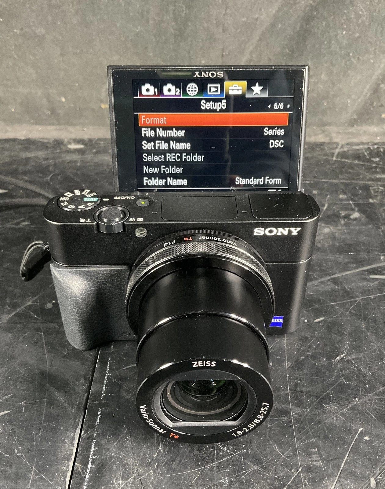 Sony Cyber-Shot RX100 VA – 20.1MP | 2.9x Optical Zoom | DSC-RX100M5A | Excellent Condition thumbnail 2