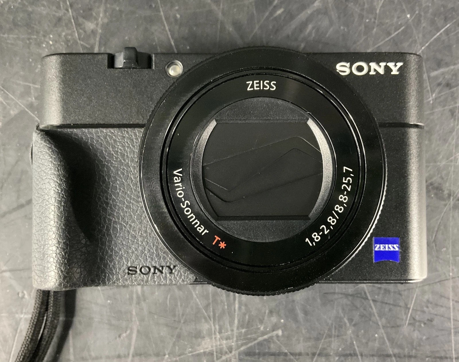 Sony Cyber-Shot RX100 VA – 20.1MP | 2.9x Optical Zoom | DSC-RX100M5A | Excellent Condition thumbnail 4