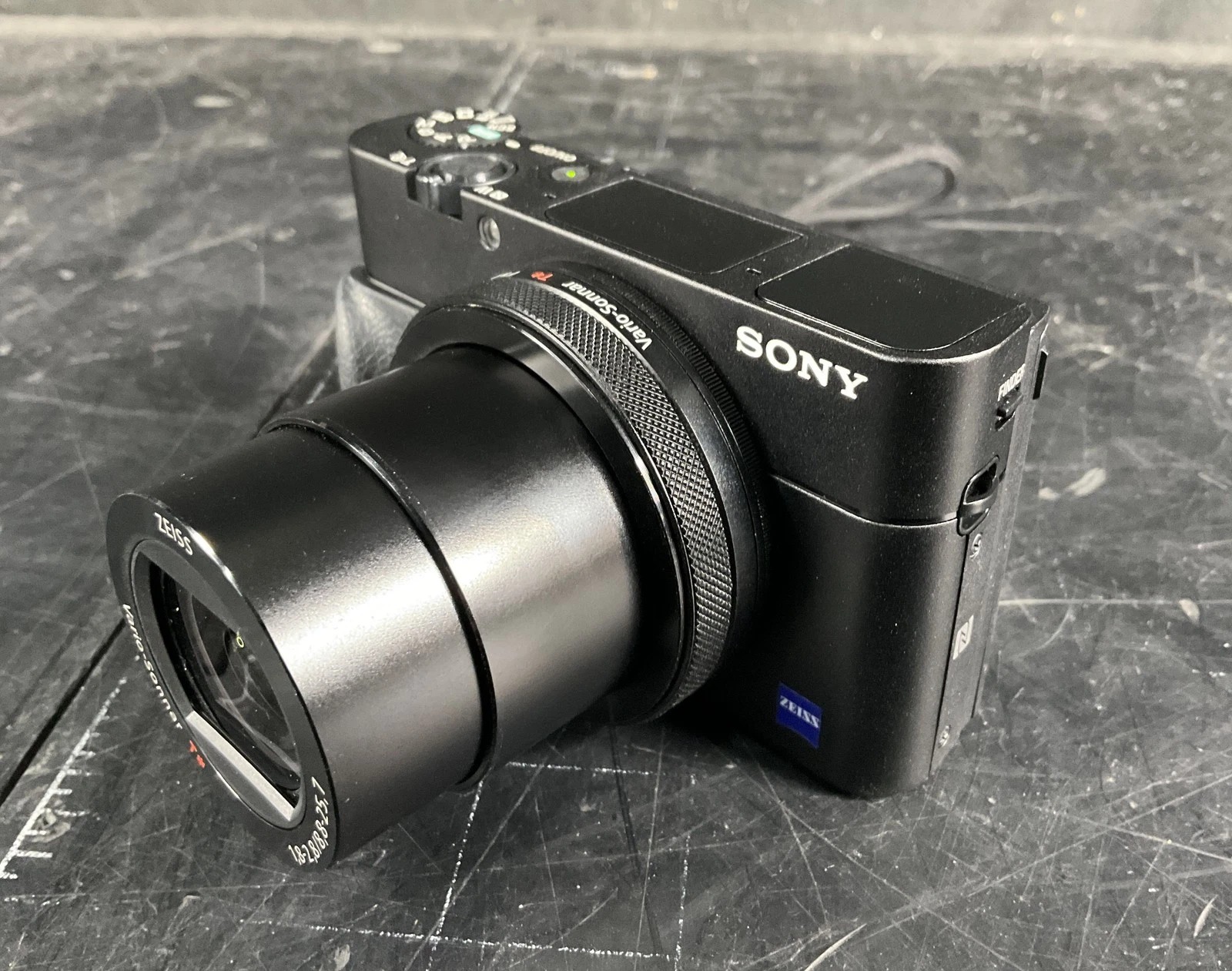 Sony Cyber-Shot RX100 VA – 20.1MP | 2.9x Optical Zoom | DSC-RX100M5A | Excellent Condition thumbnail 5