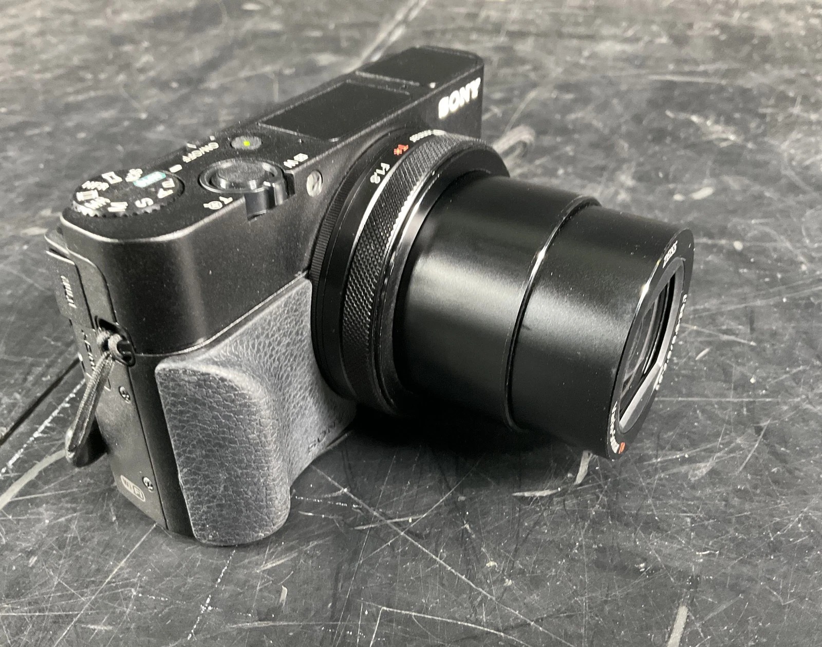 Sony Cyber-Shot RX100 VA – 20.1MP | 2.9x Optical Zoom | DSC-RX100M5A | Excellent Condition thumbnail 6