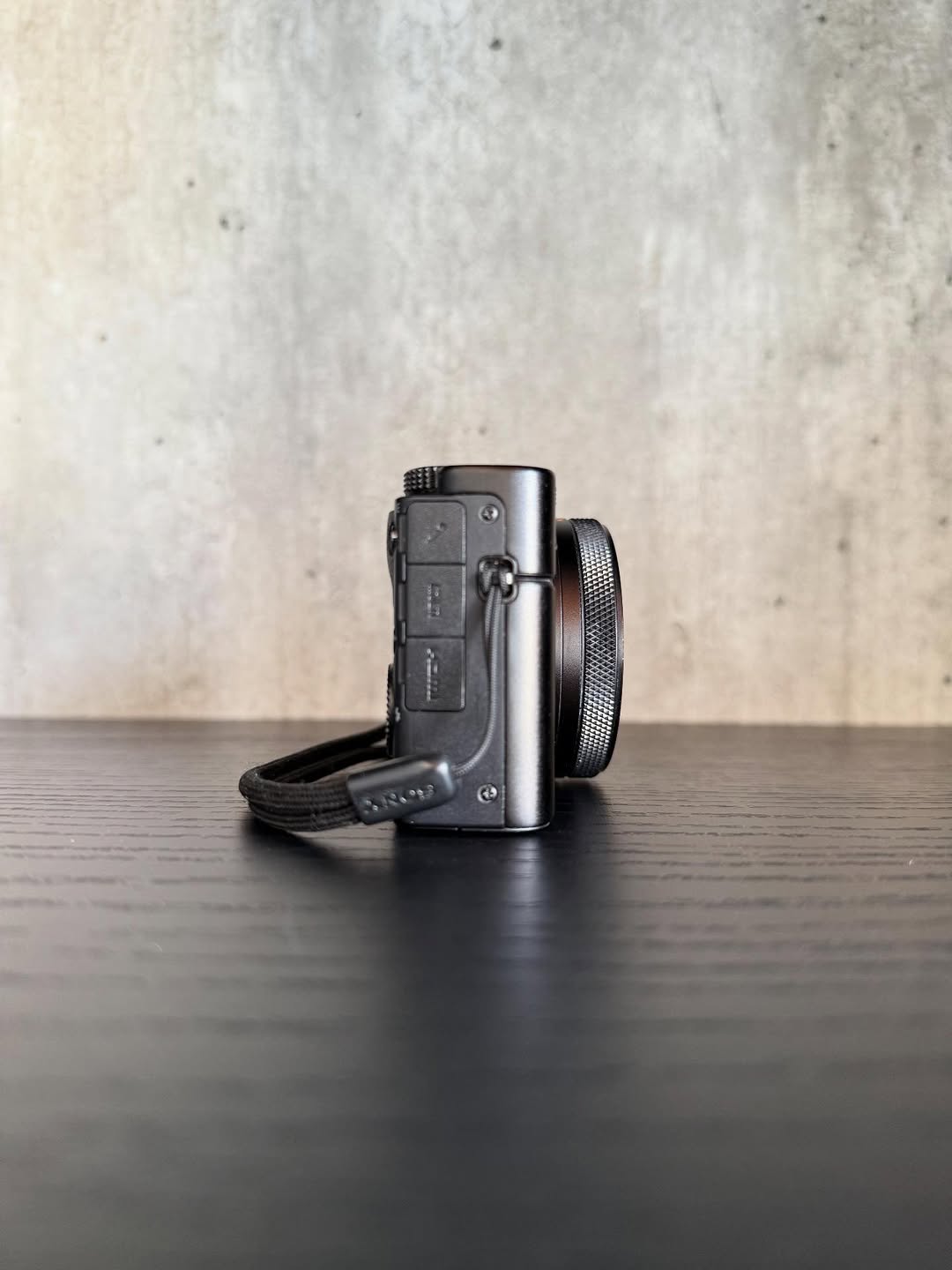 Sony Cyber-shot RX100 VII. 20.1 megapixels thumbnail 2