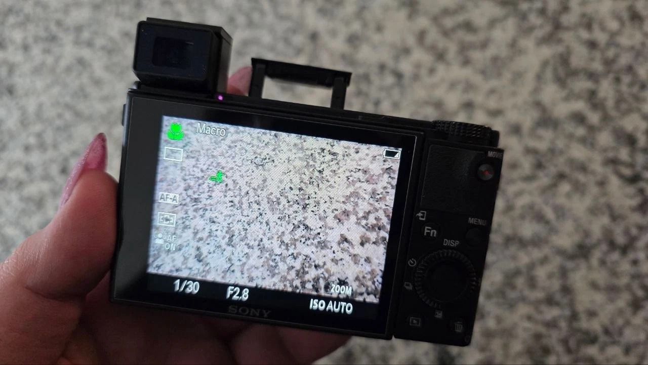 Sony Cyber-Shot RX100 VII 4K UHD 20.1MP Digital Camera - READ DESCRIPTION thumbnail 2