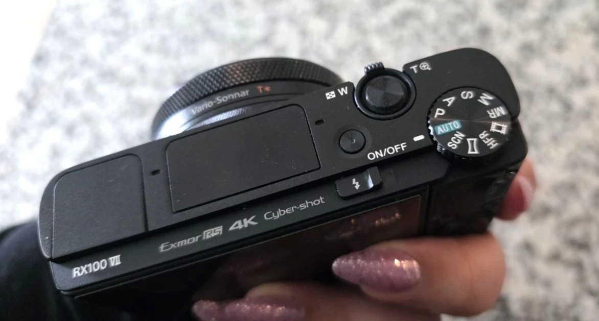 Sony Cyber-Shot RX100 VII 4K UHD 20.1MP Digital Camera - READ DESCRIPTION thumbnail 3