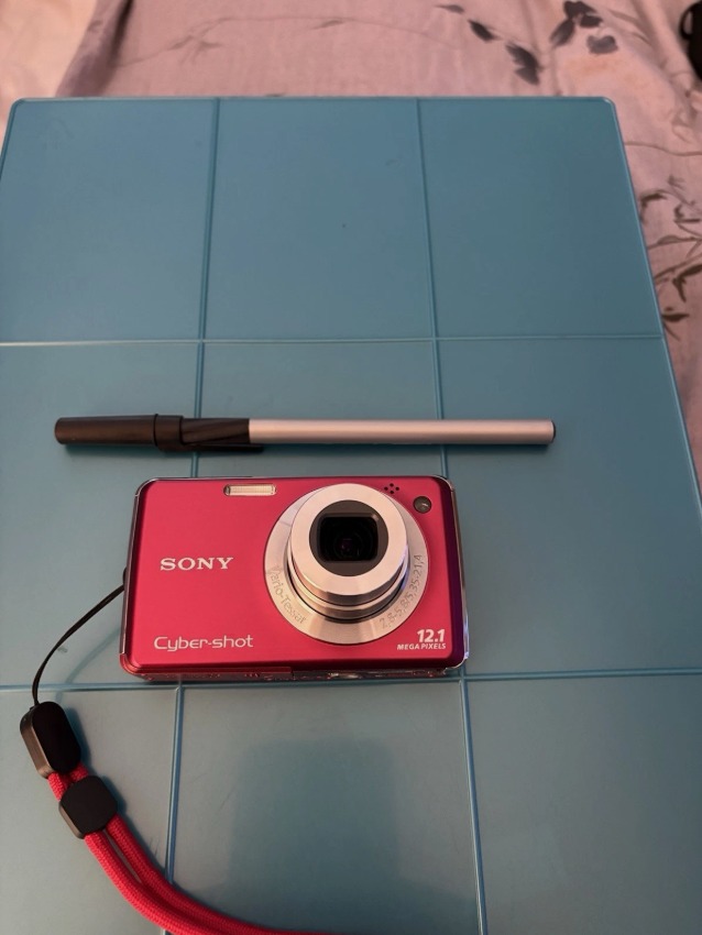 Sony CyberShot DSC-W230-12.1 MP-RED-Dig Camera-SD Card-Charger & Case-Near Mint thumbnail 2