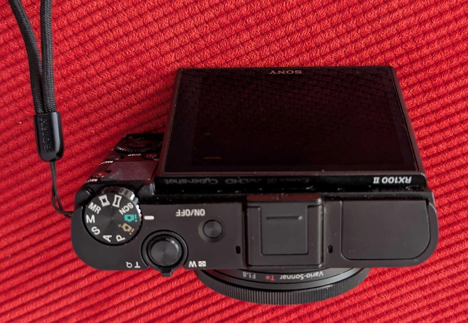 Sony DSC-RX100 II (DSC-RX100M2) Digital Camera, 20.2 MP, Black, Pouch+Spare Batt thumbnail 3